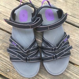 TEVA “Tirra” Sandal Blk Sz 8 - Worn Once - VEGAN!